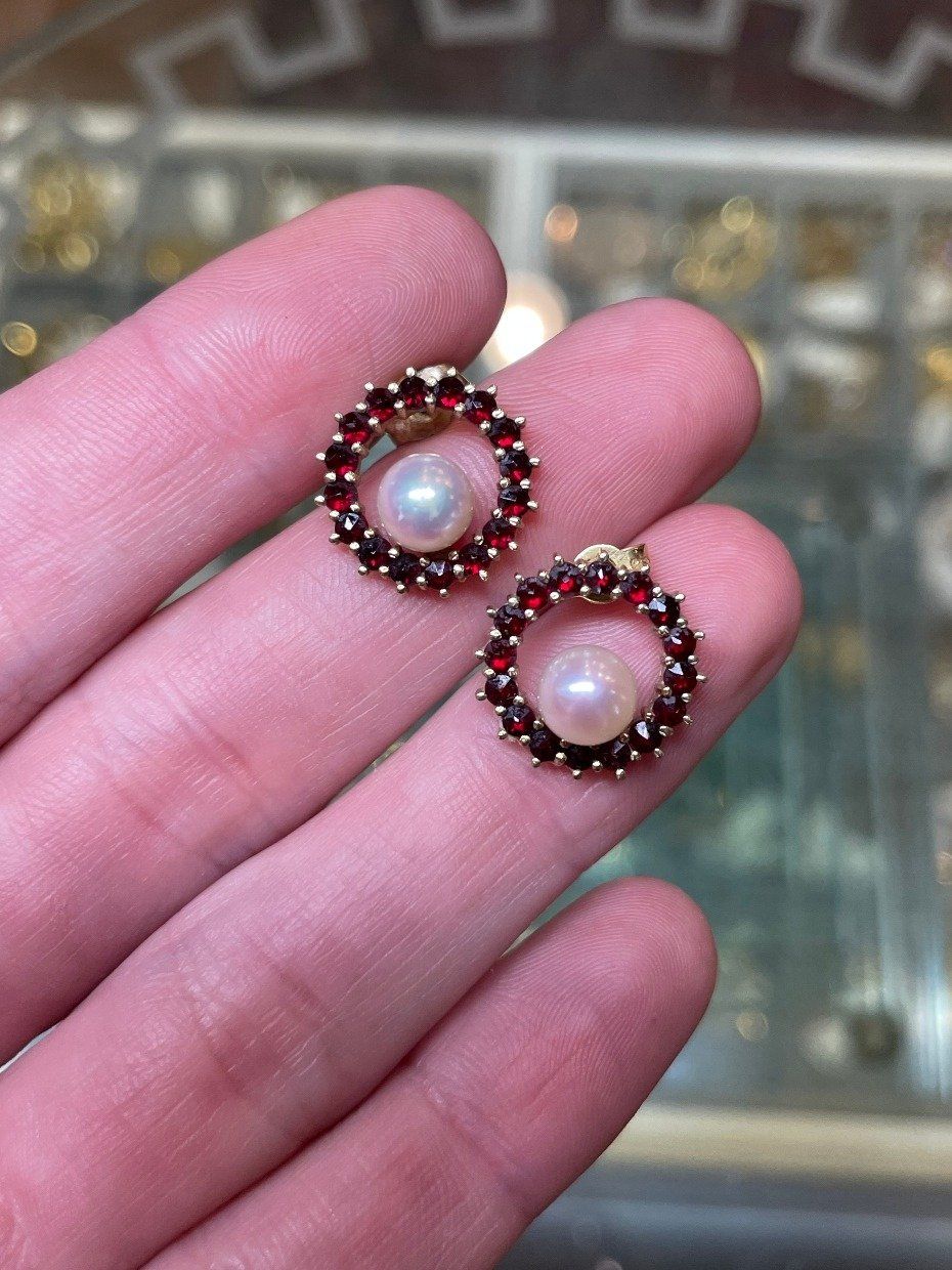 Vintage 14k Gold Red Garnet Hoop Stud Earring w Pearl Center Accents 4
