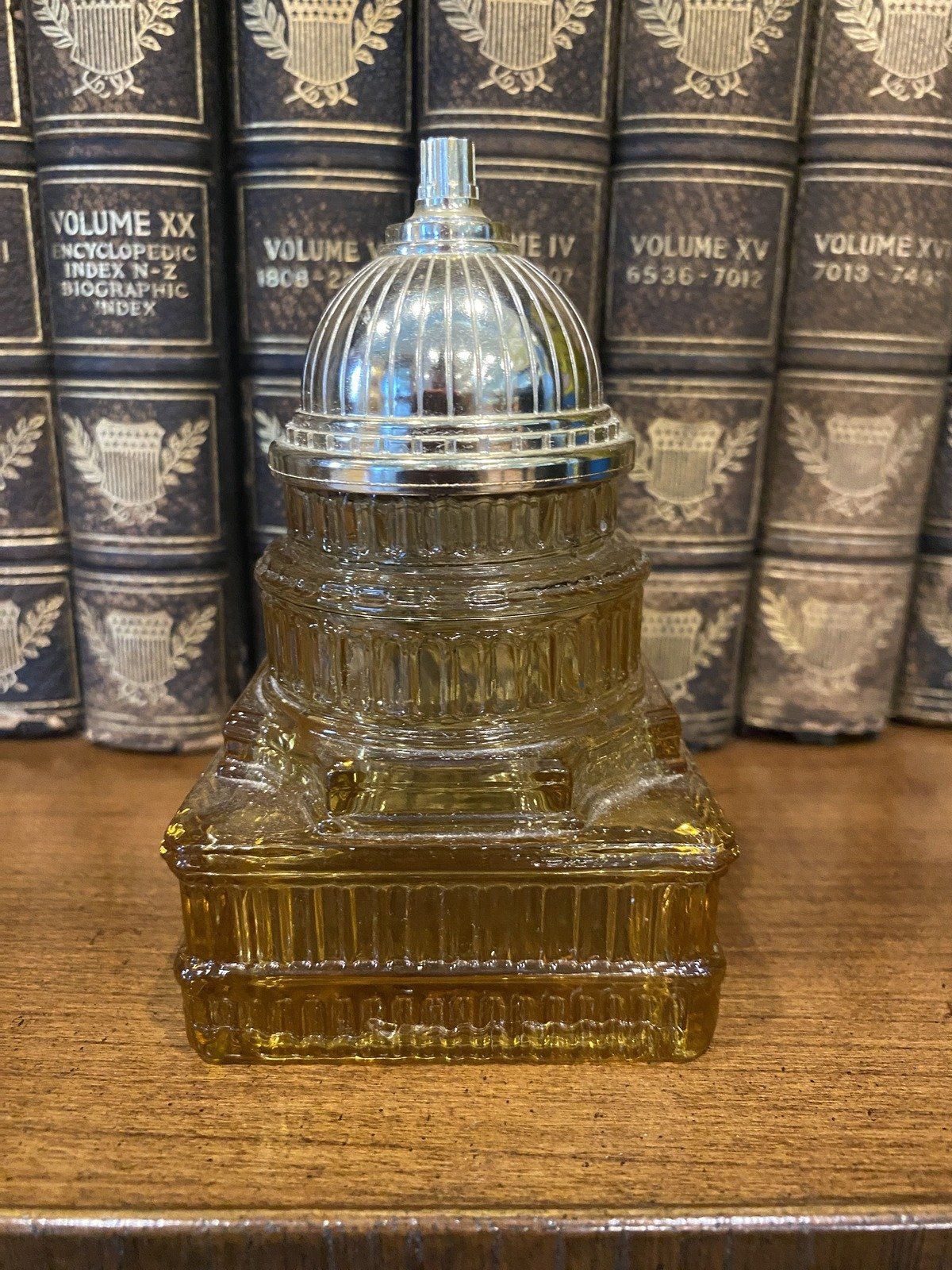 Vintage Collectible Avon US Capitol Building Glass Bottle (No Flag) 3