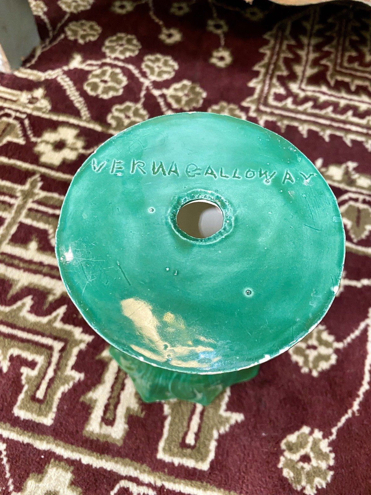Vintage Signed VERNA GALLOWAY Twin Cherub Lotus Green Ceramic Pedestal Dish 9