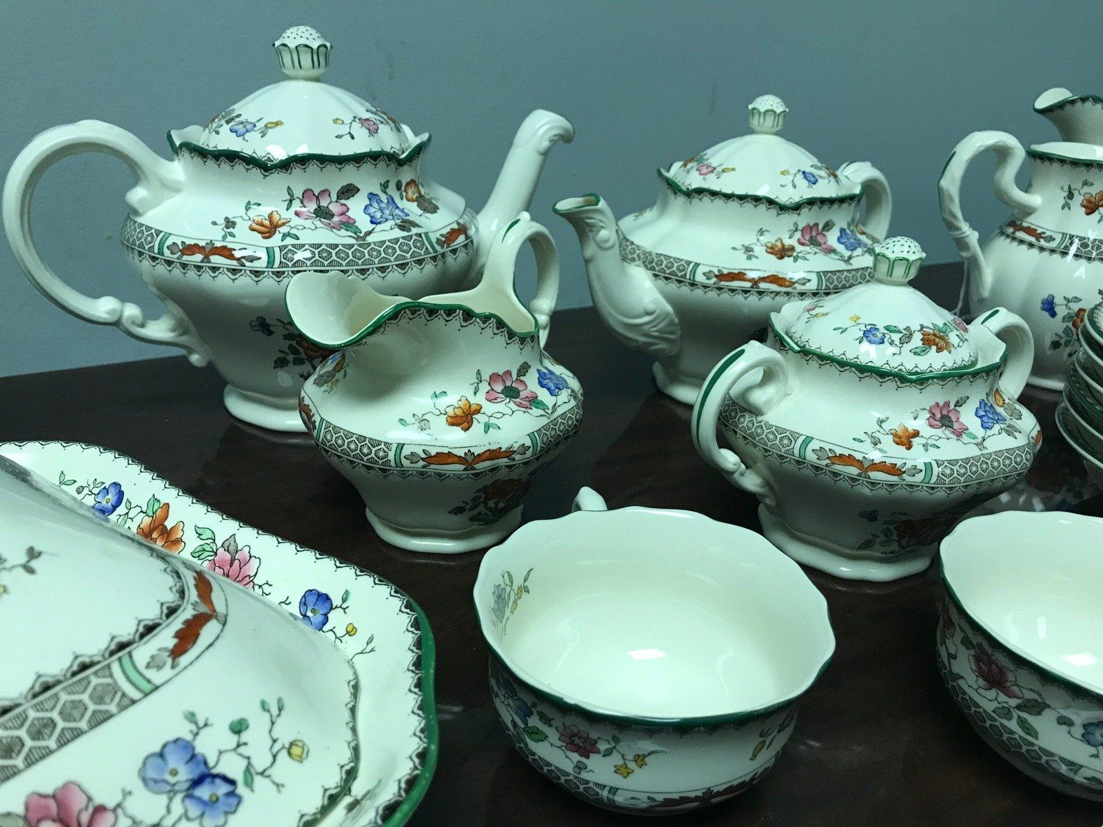 Spode & Copeland England Chinese Rose China Serving for 12 Plus 8
