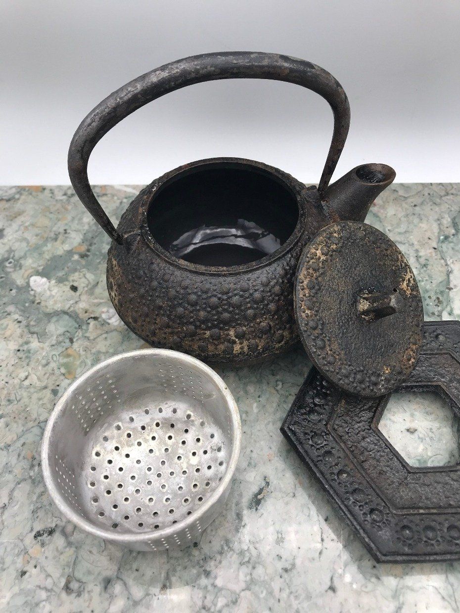 Ornate Japanese Cast Iron Tea Pot w Rest 3