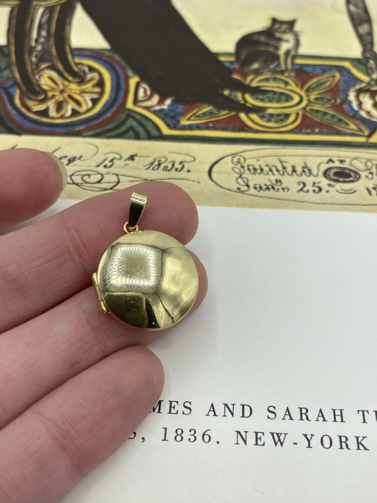 Modern 14k Gold Circular Photo Locket Pendant 4