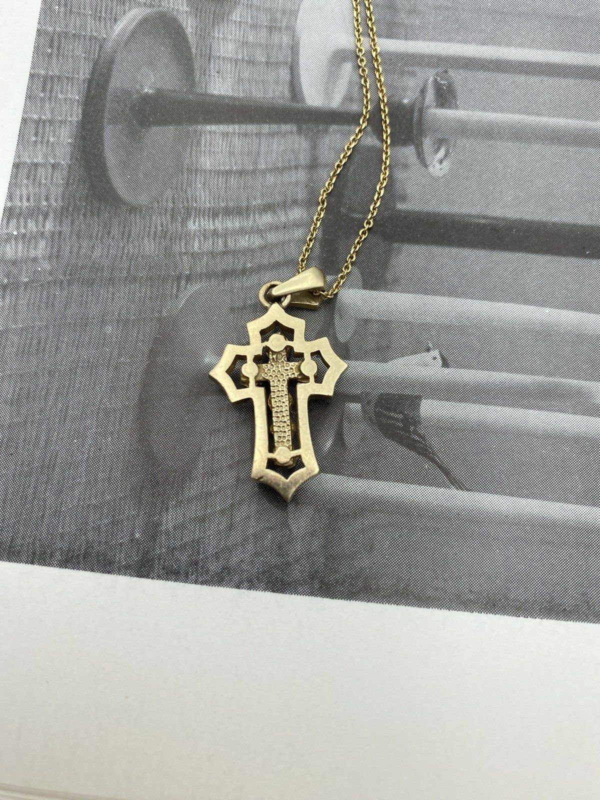 Vintage c.1960s Antique Inspired 14k Gold + Black Enamel 1.25L Mini Diamond Buttercup Cross Necklace 18#3421 4