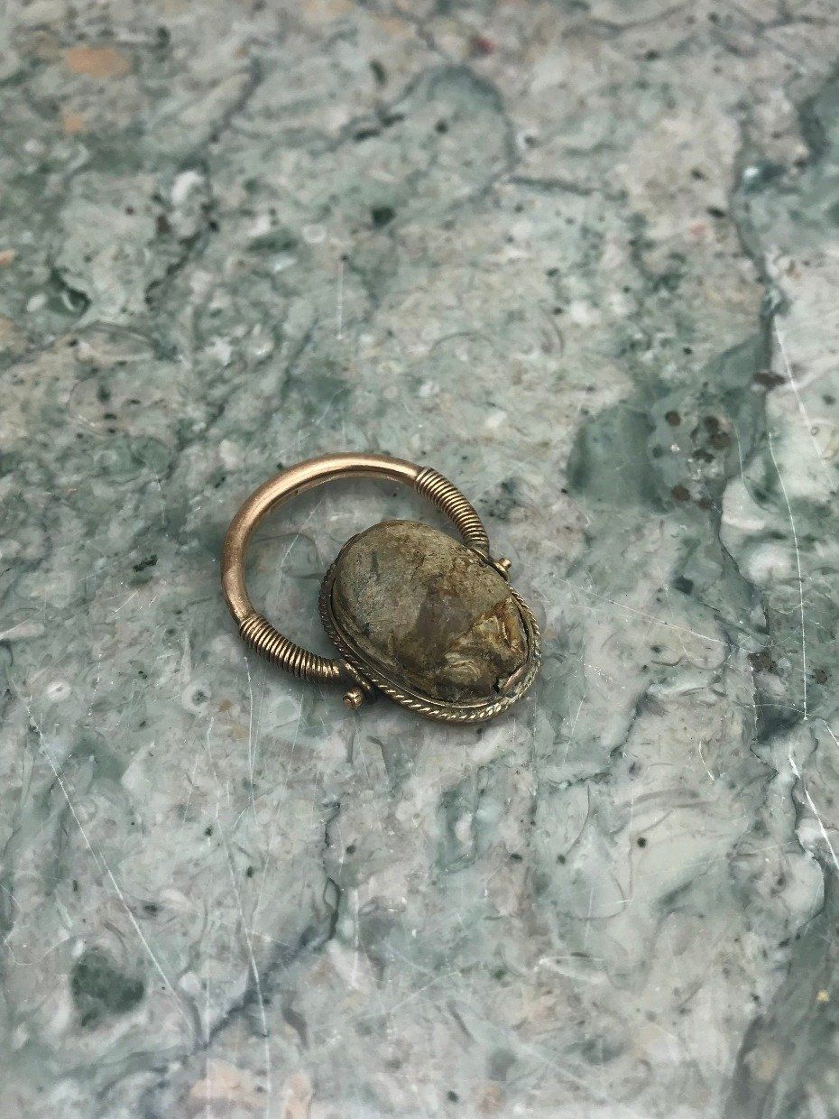 Antique 10k Gold Carved Stone Scarab Beetle Keeper of Secrets Swivel Ring 4