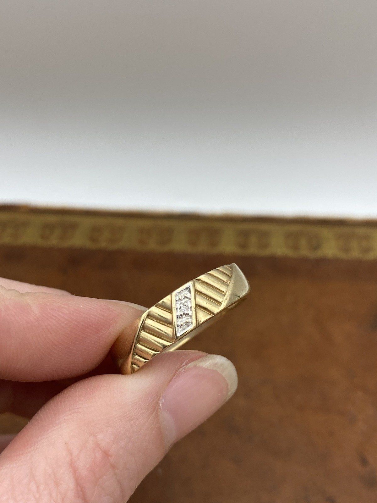 Men's 10k Gold Fluted Detail Ring Bang w Illusion Diamond Center Detail + Appraisal #2394 7