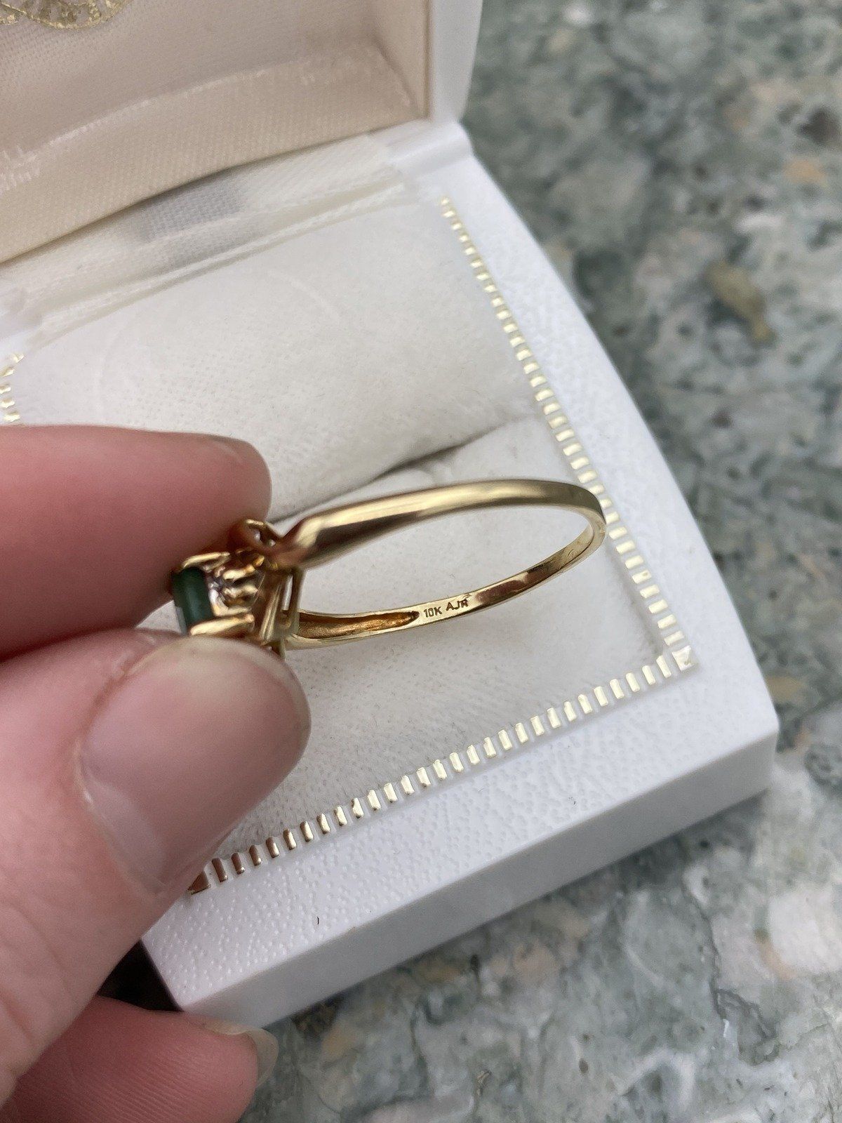 10k Gold Oval Emerald Ring w Pointed Shank/Shoulder Arrangement 4