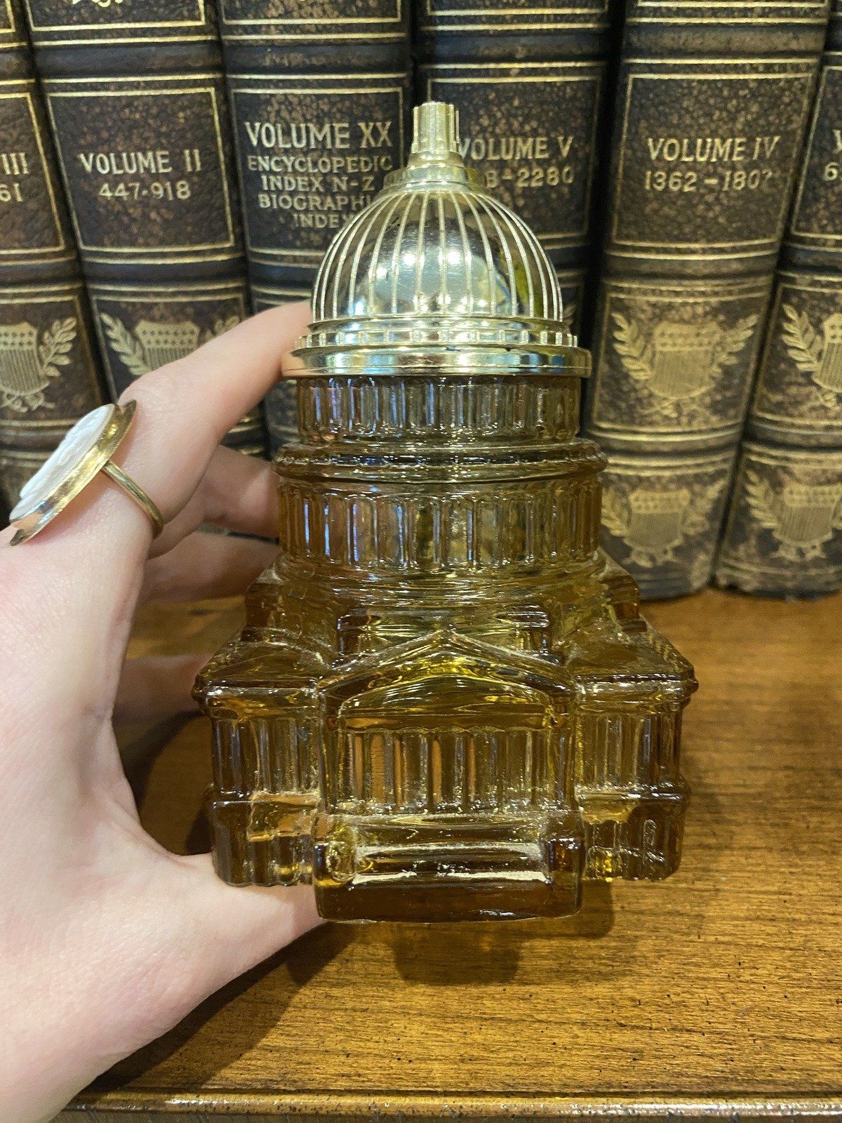 Vintage Collectible Avon US Capitol Building Glass Bottle (No Flag) 4