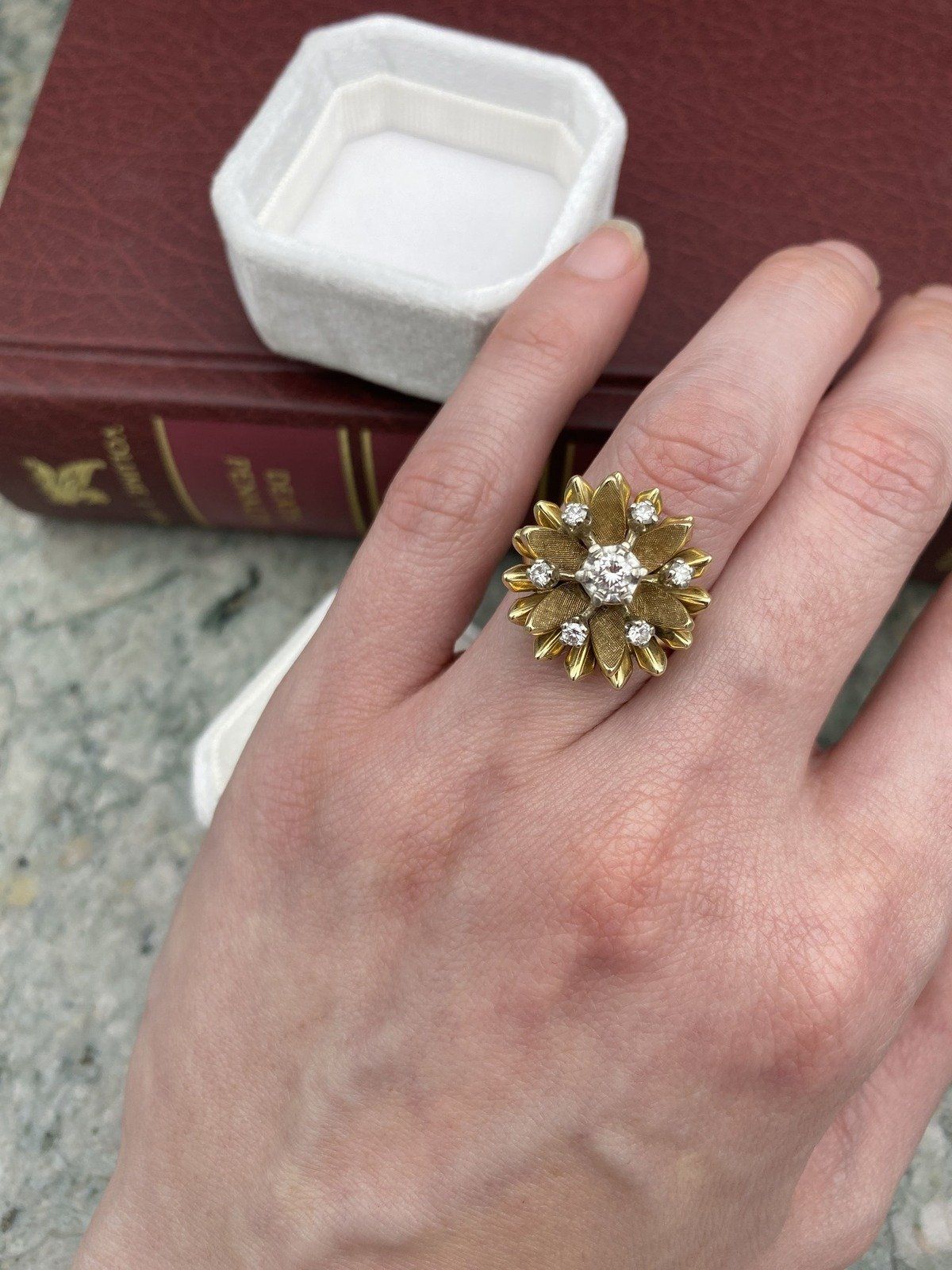 14k Gold Vintage Mid Century c.1950/60s Daisy Diamond Stamen Burst Ring 4