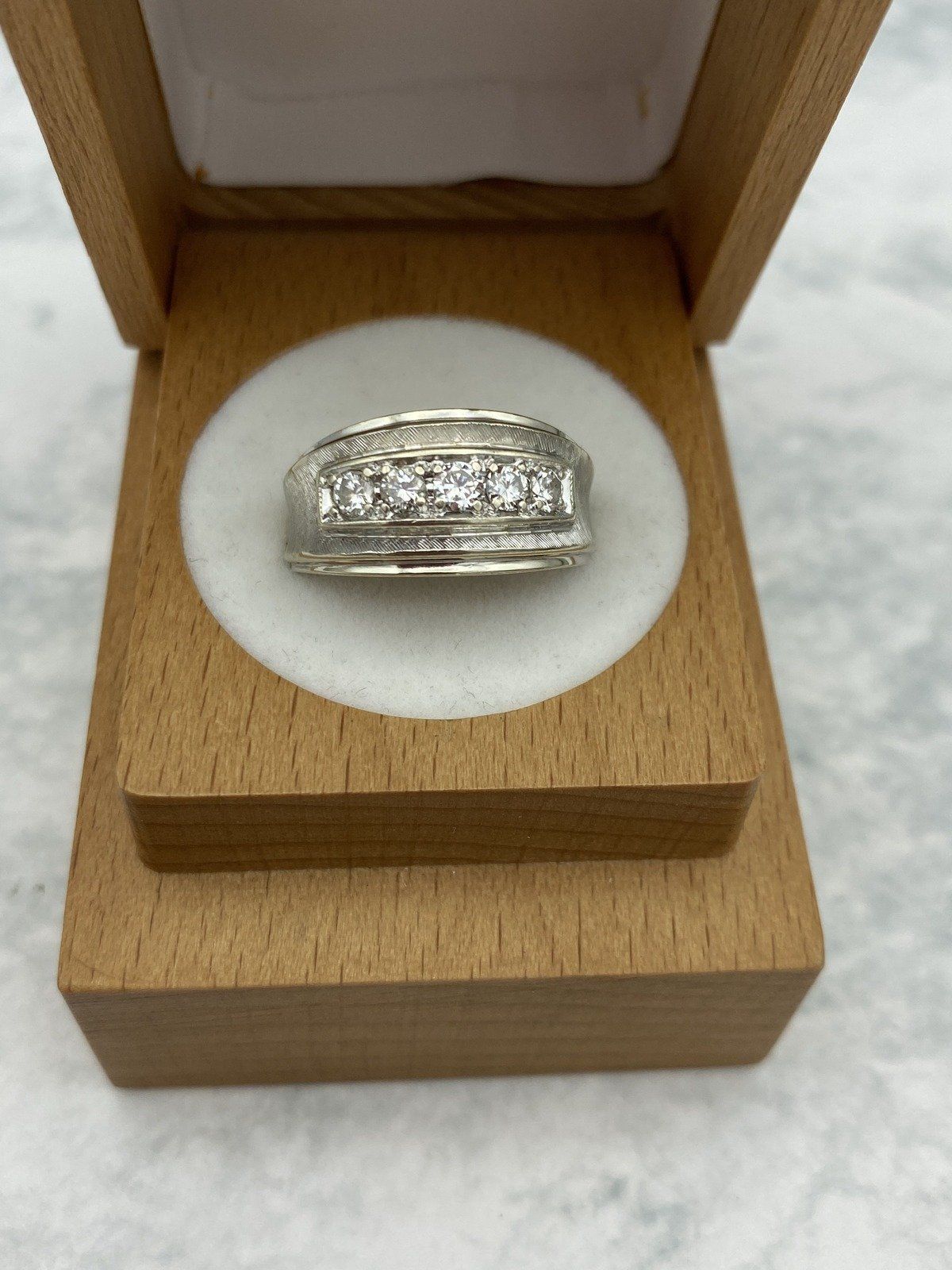 Attractive 14k White Gold .55ctw Vintage c.1940s/50s Men's Diamond Ring w Brushed Center Curvature 7