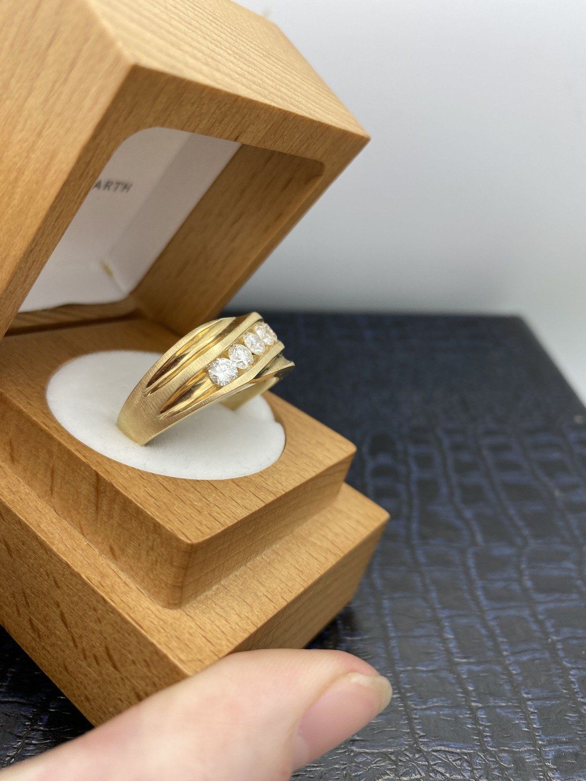 Men's Fancy 14k Gold Brushed Wave Carved 1ctw Diamond Ring Band 3