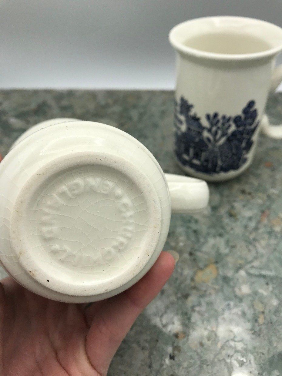 Pair of Churchill England Blue Willow Mugs 3