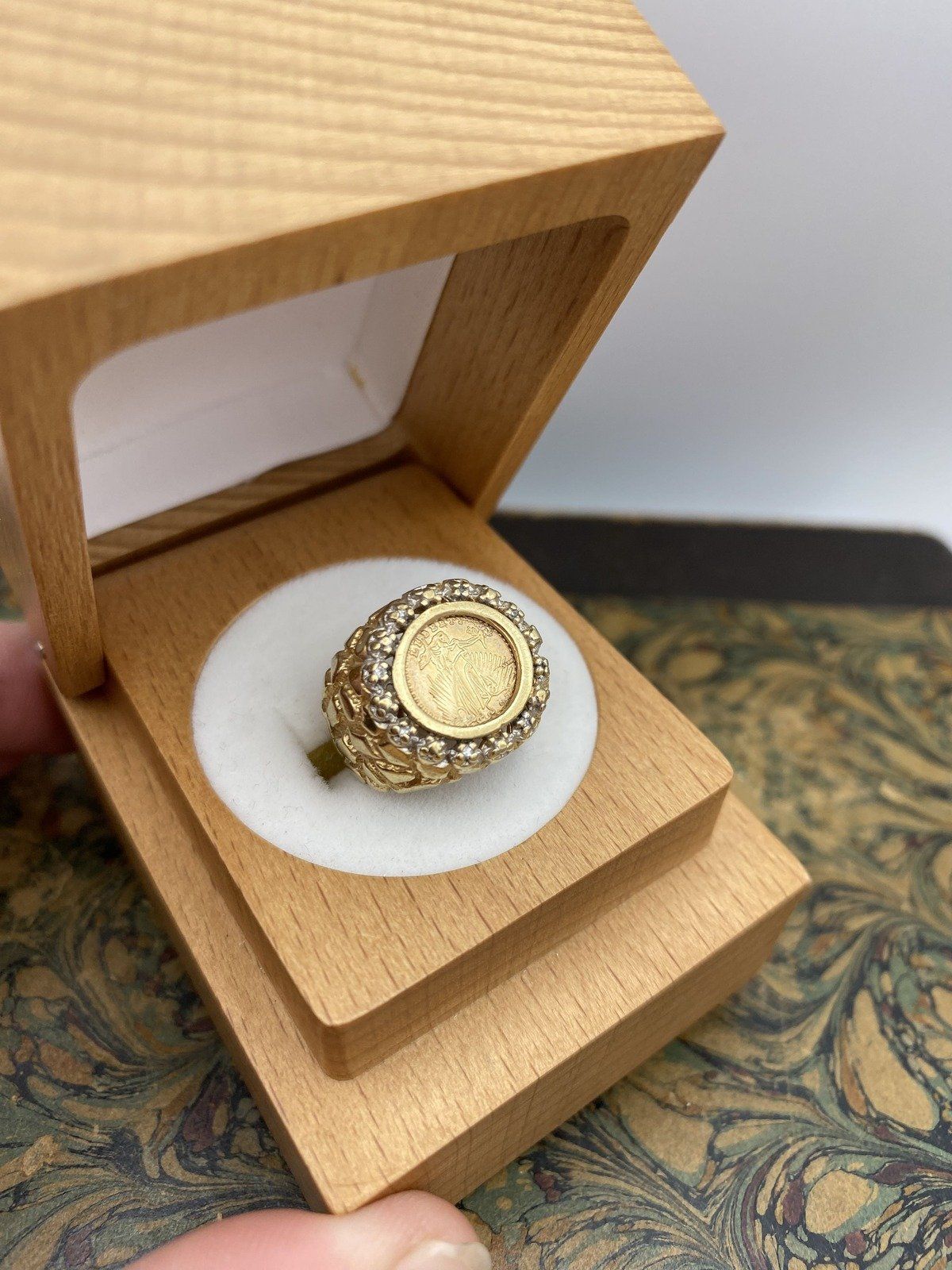 Vintage 10k Gold Copy Eagle Coin + Nugget Diamond Bezel Ring 4