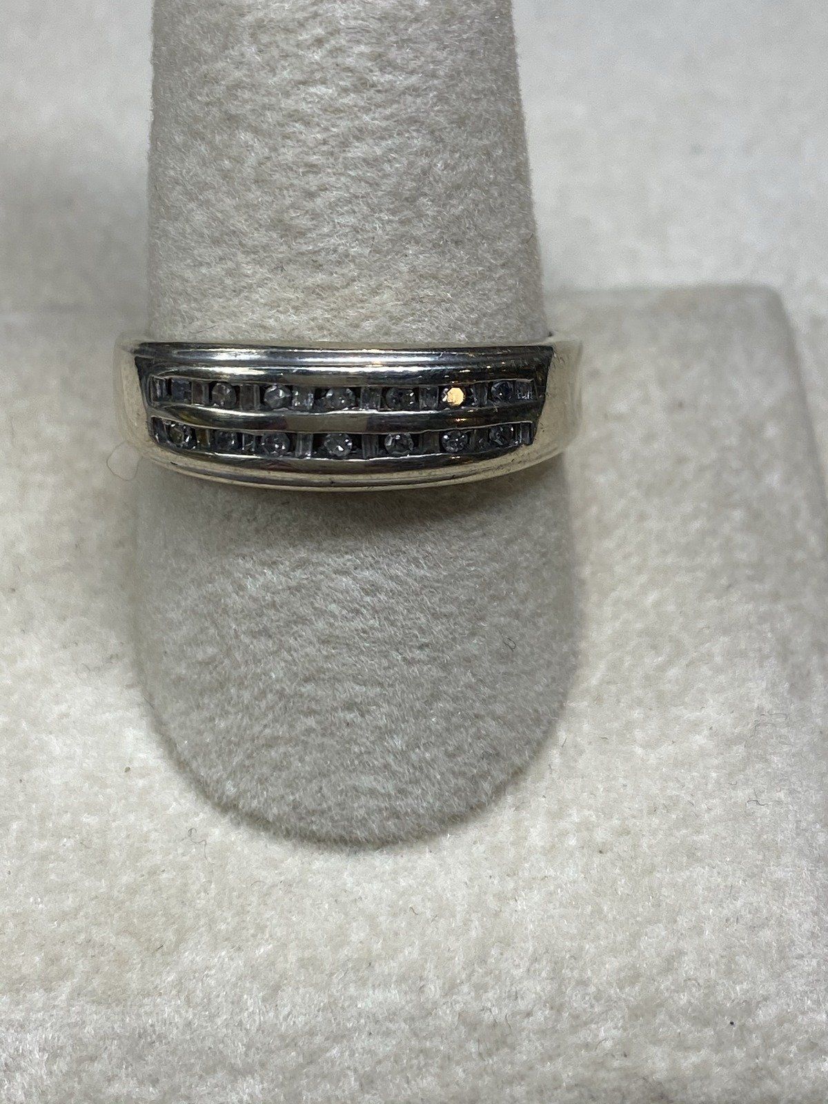 14K White Gold Men's Wedding Ban with 30 Inlaid Diamonds