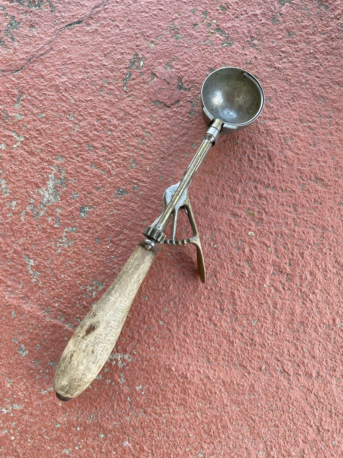 Vintage Wooden Handled Ice Cream Scooper 2