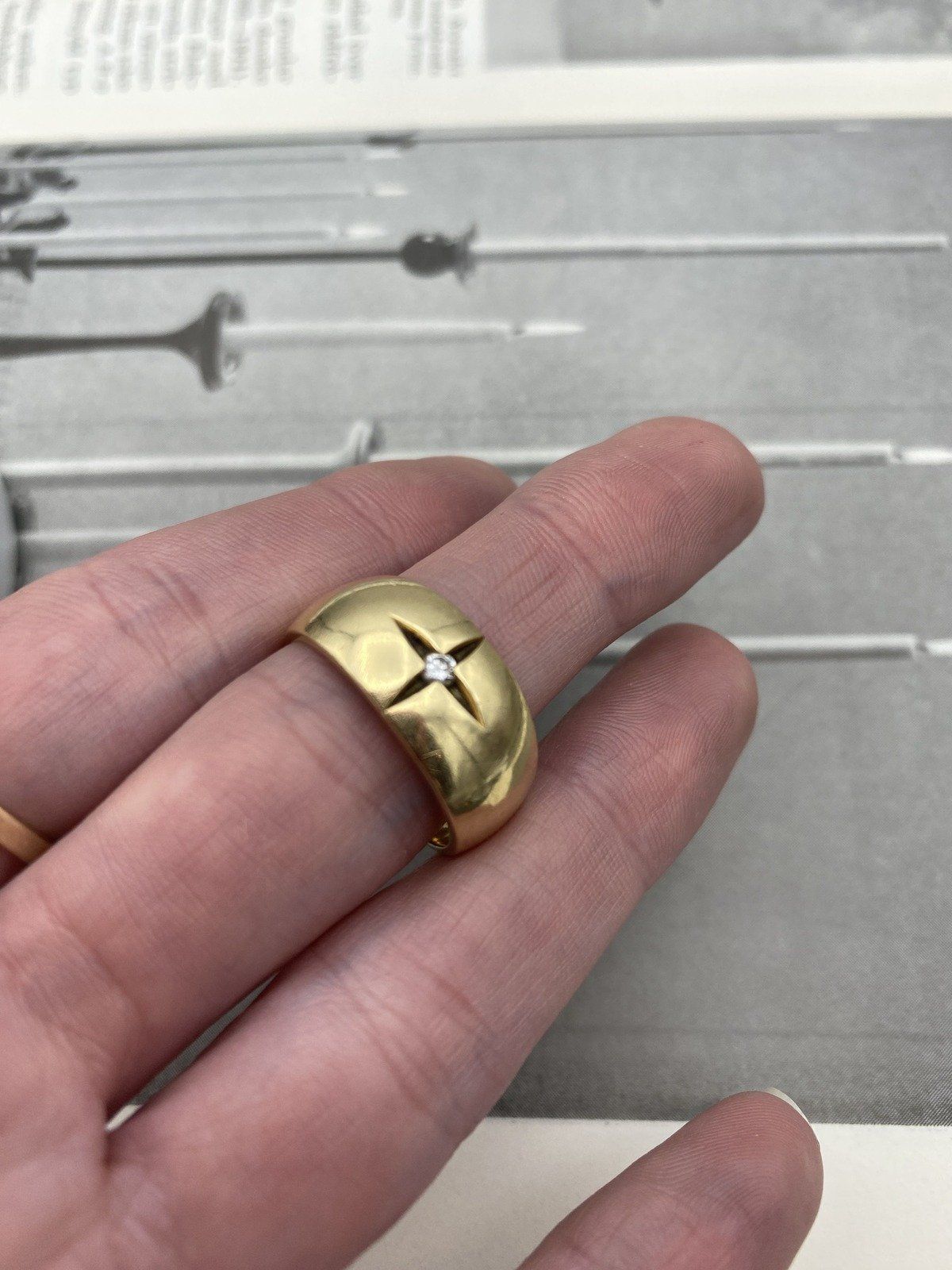 Vintage 14k Gold Tapered Bombe Ring w Art Deco Diamond Burst Center Detail 3