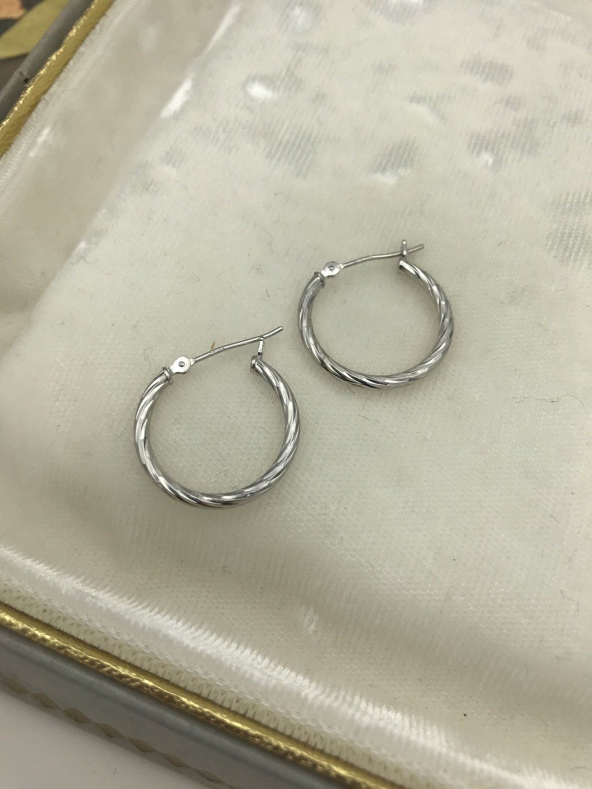 14k White Gold Cable Etched Small Hoop Earrings 2