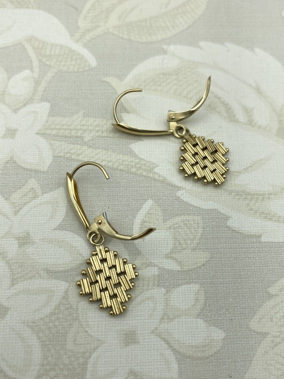 14k Gold Small Mesh Drop Earrings w Sleek Lobe Detail 2