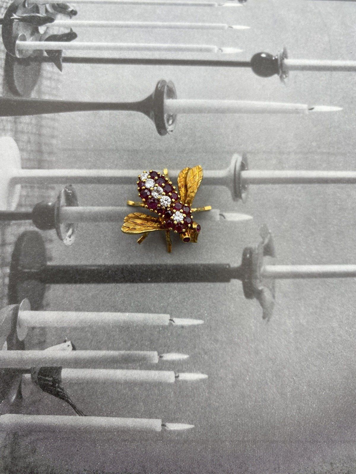 Vintage c.1950s/60s 18k Gold Collectible Designer Herbert Rosenthal Ruby + Diamond Honey Bee Pin #3421 3