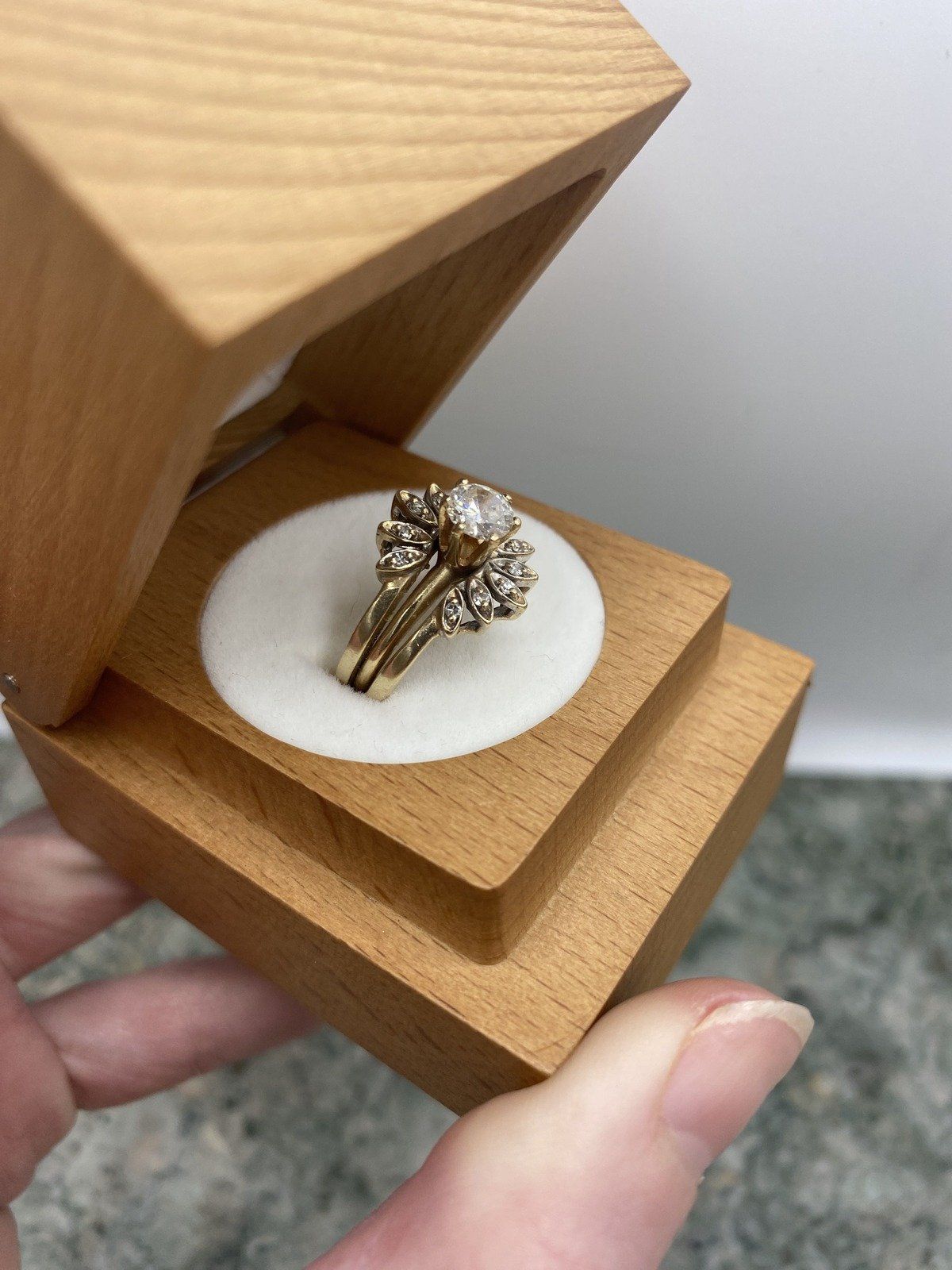 Lovely .75ct Solitaire Diamond Ring w Floral Petal Soldered Ring Guard 3