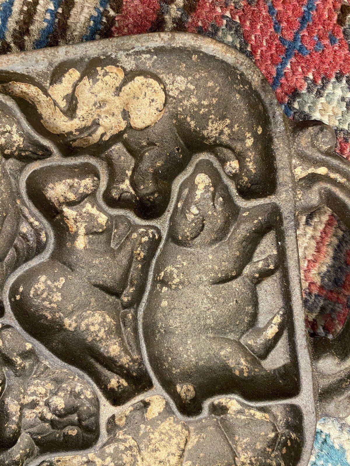 Vintage c.1984 John Wright Cast Iron Animal Figural Cookie Mold w Handles 7