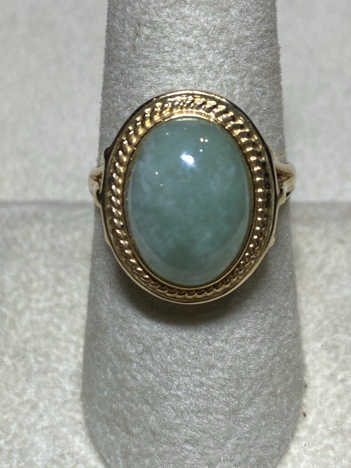 14k Gold Ring with Jade Gem Size 8