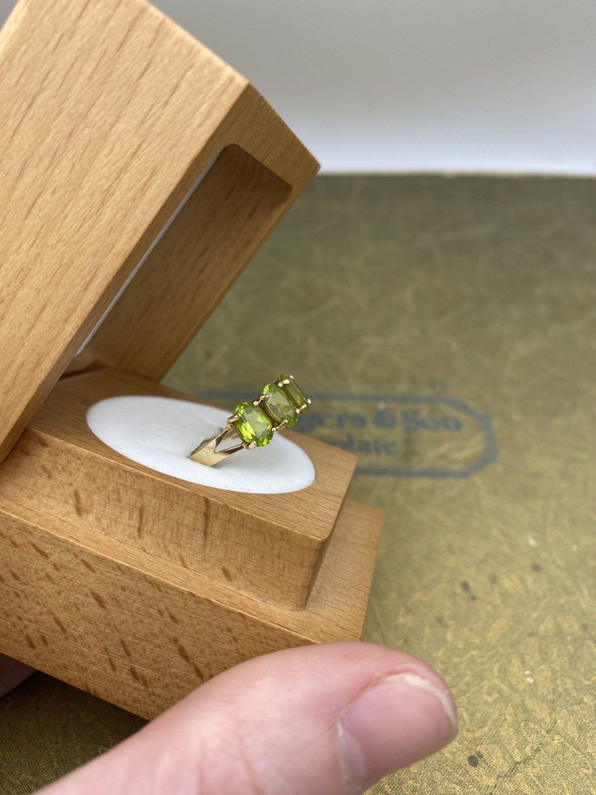 10k Gold Oval Faceted Peridot Ring Band #2163 3