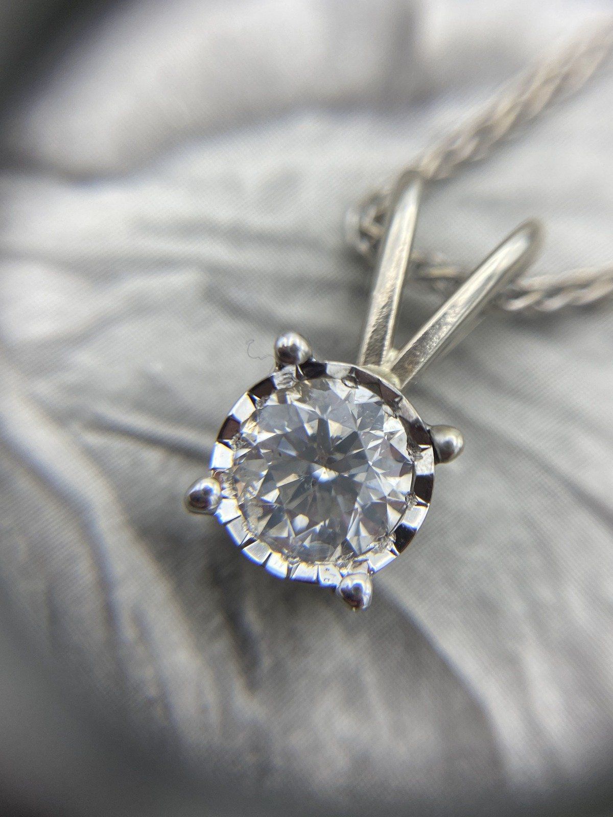 Lovely 14k White Gold .85ct Bezel Set Natural Diamond Solitaire Necklace w 18k Gold 20L 4