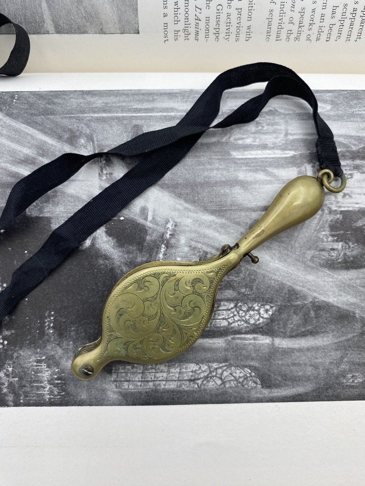 Antique Edwardian Etched Brass Lorgnette Opera Eye/Reading Retractable Glasses w Grosgrain Cord 5