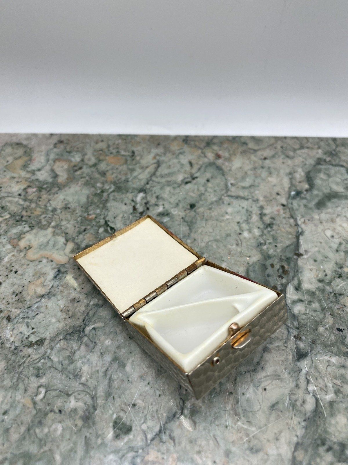 Vtg Wood Top Familial Crest Pill Box 759 2