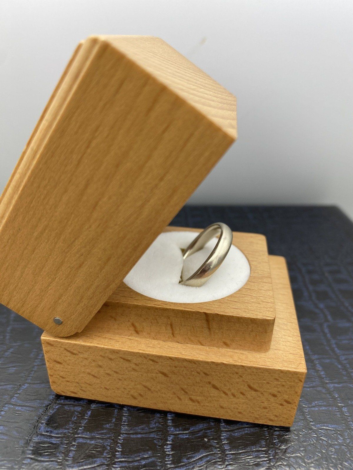 Weighty Comfort Fit Vintage Men's 14k White Gold Ring Band 3
