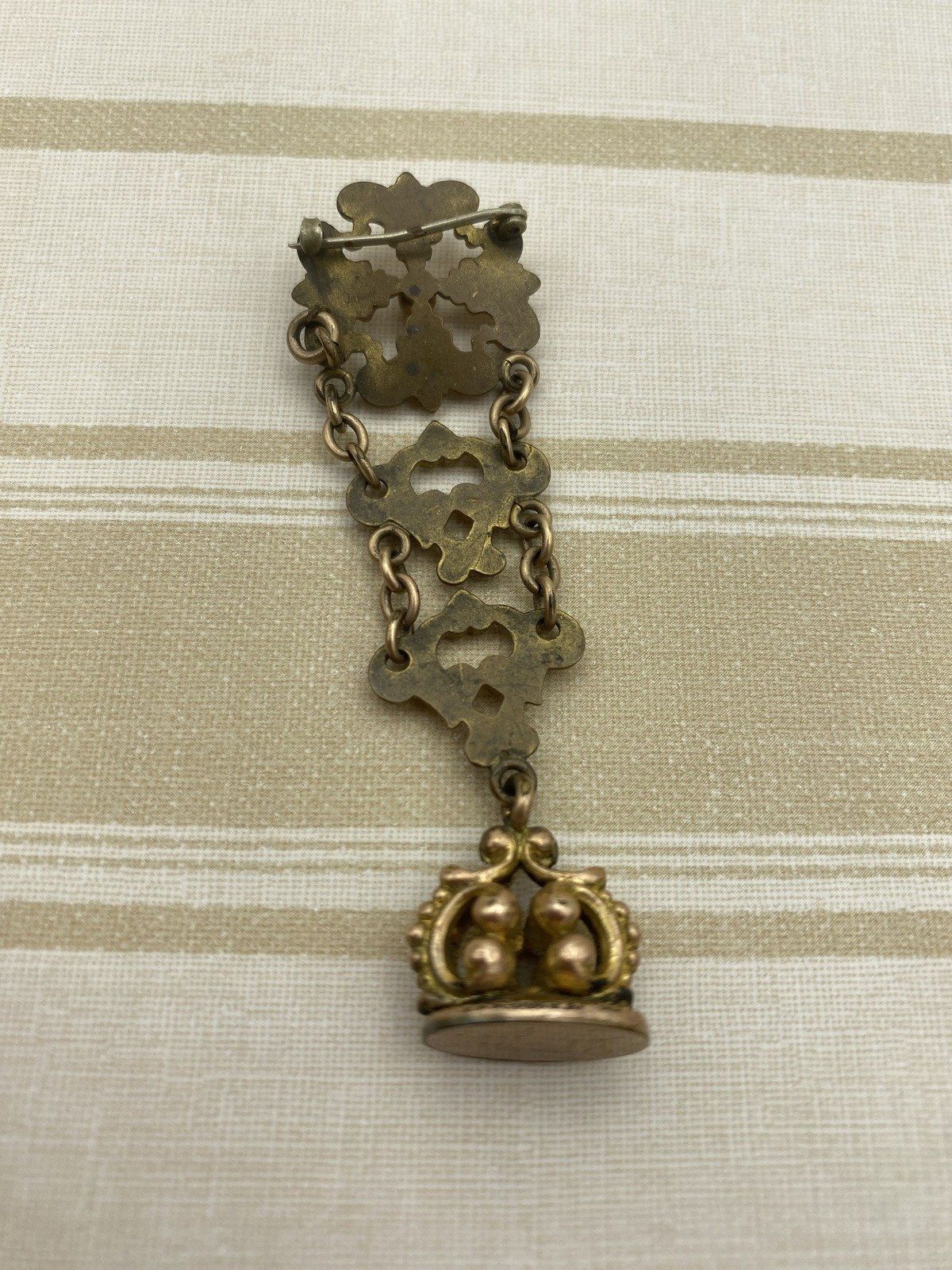 Collectible Antique Early Victorian Gold Filled Acanthus Tiered Wax Seal Fob Brooch 4