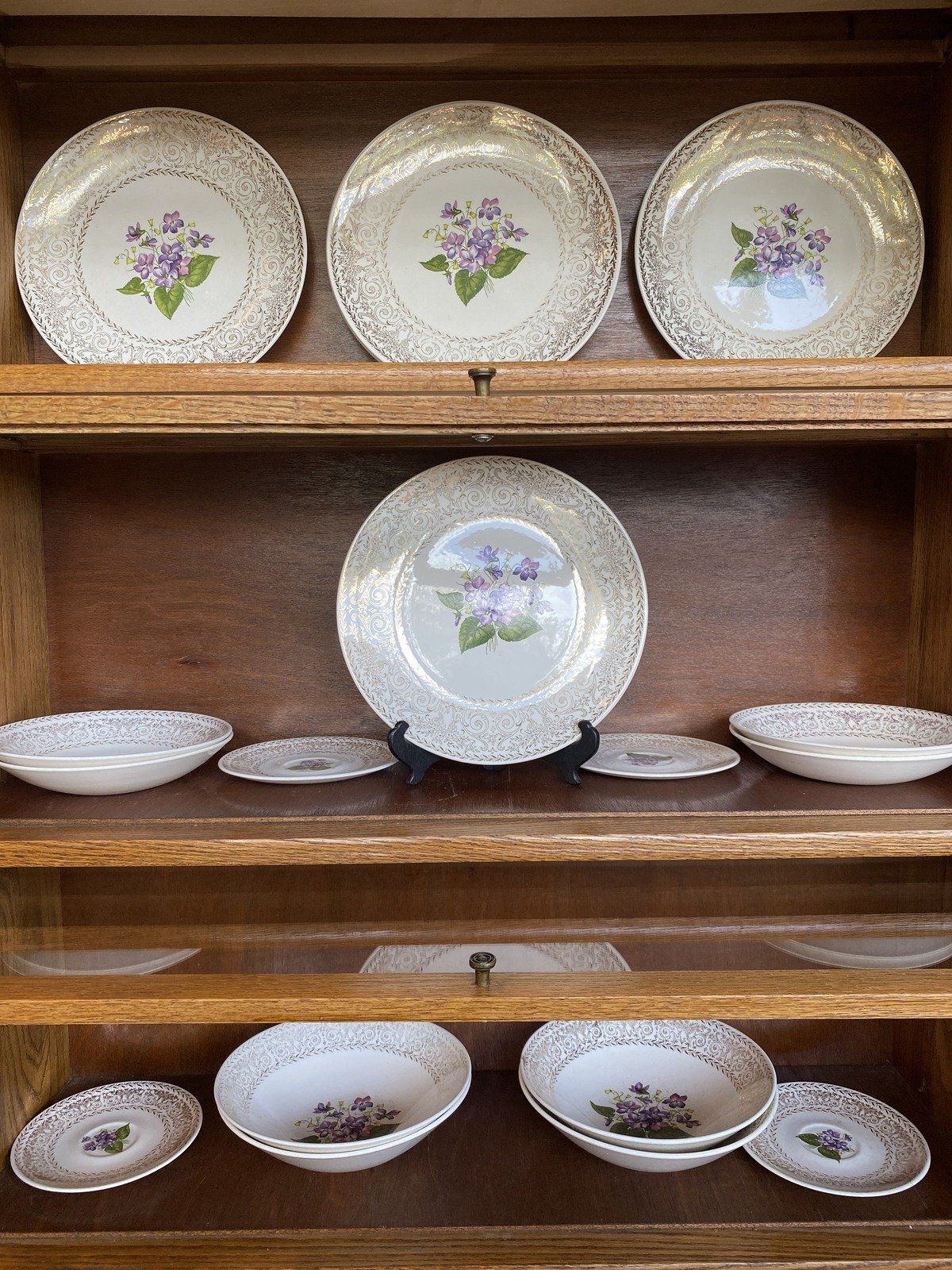 16pc 4 Place Setting Cunningham + Pickett Spring Violet + 22k Gold China Stoneware Dinner Set