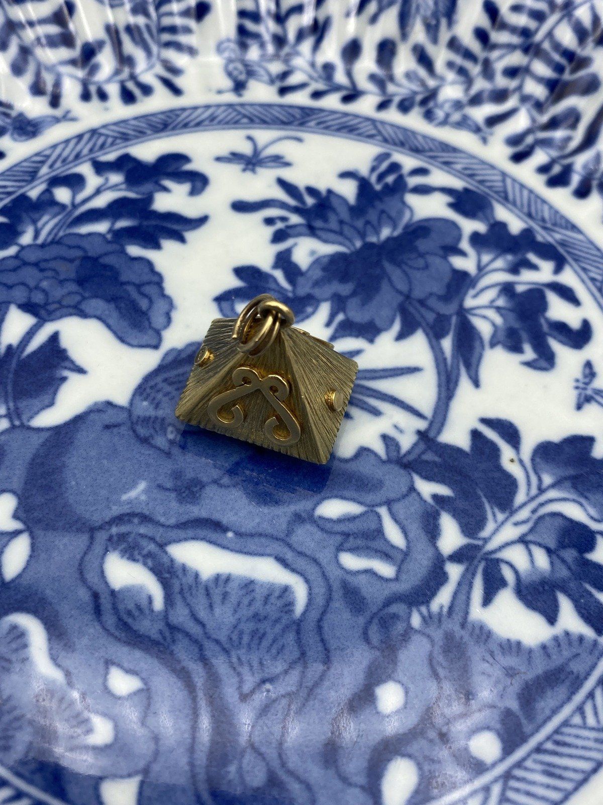 Gorgeous Vintage 18k Gold Etruscan Revival Brown Agate Fob Charm w Scroll Work Detail 4