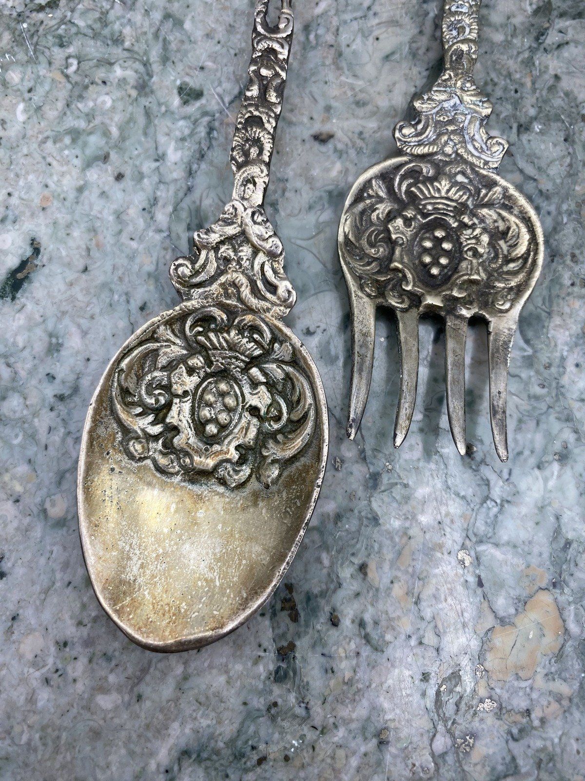 Vintage Italian Silver Plated Repousse Lion Shield Serving Fork + Spoon 3