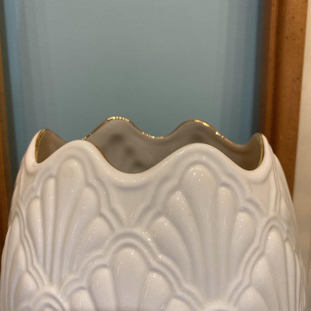 Lenox Shell Motif Bone + Gold Rim Deco Inspired Vase 2