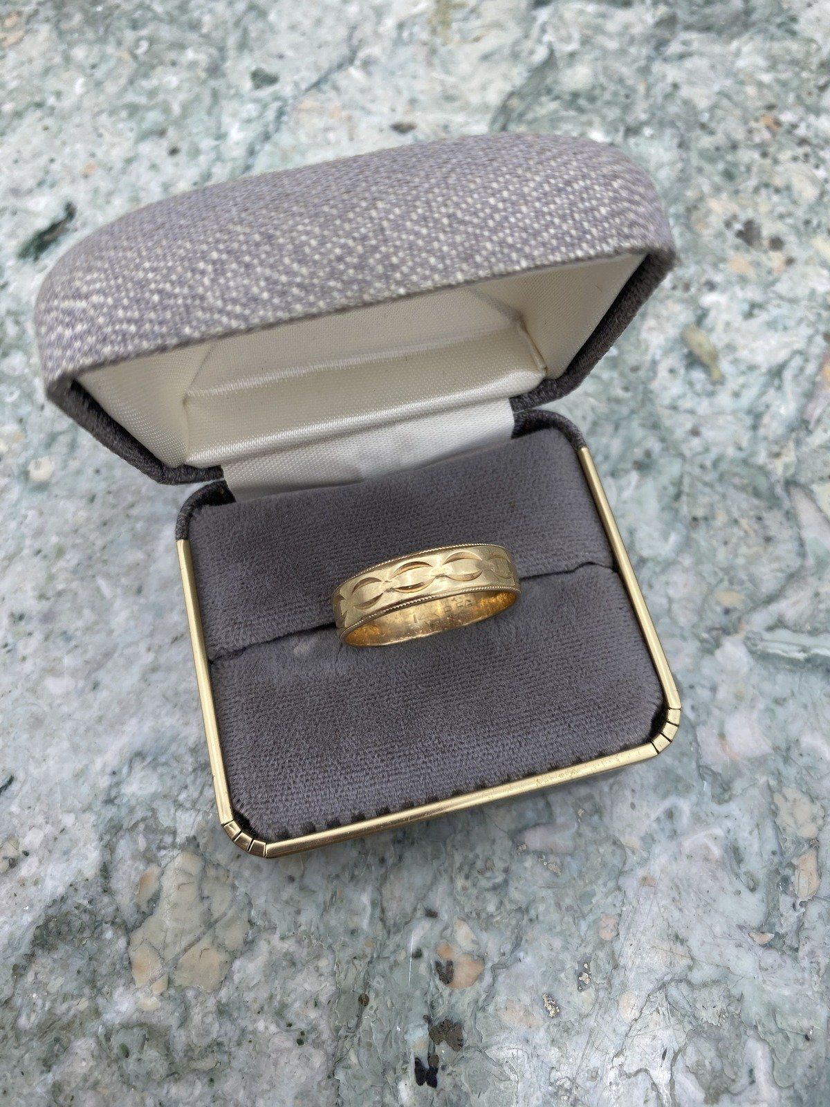 Men's Oval Link Carved 6mm 14k Gold Ring Band w Textured Edge Detail 5