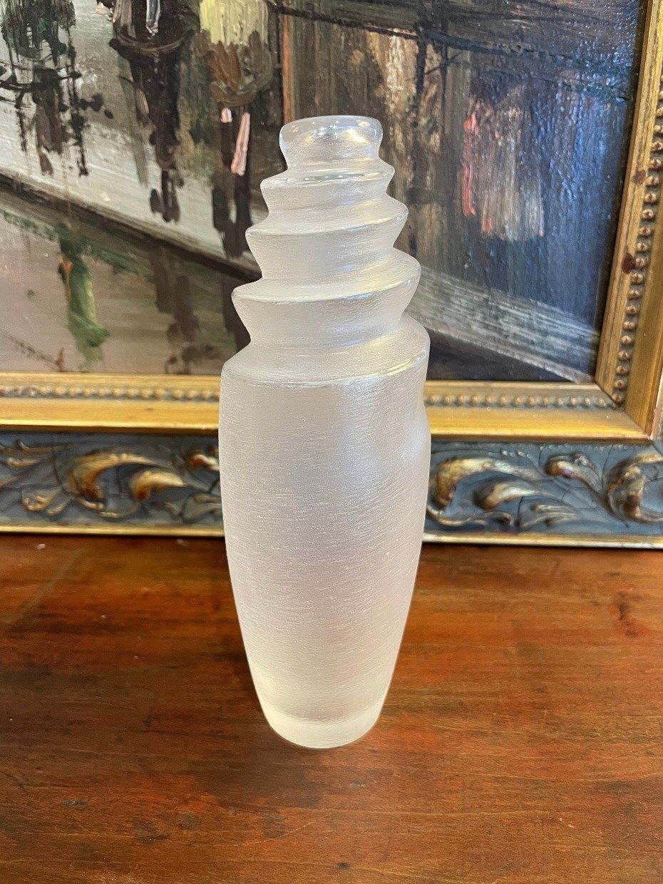 Signed Lalique Cebu Nacre Frosted Spiral Top Murex Shell Vase 2