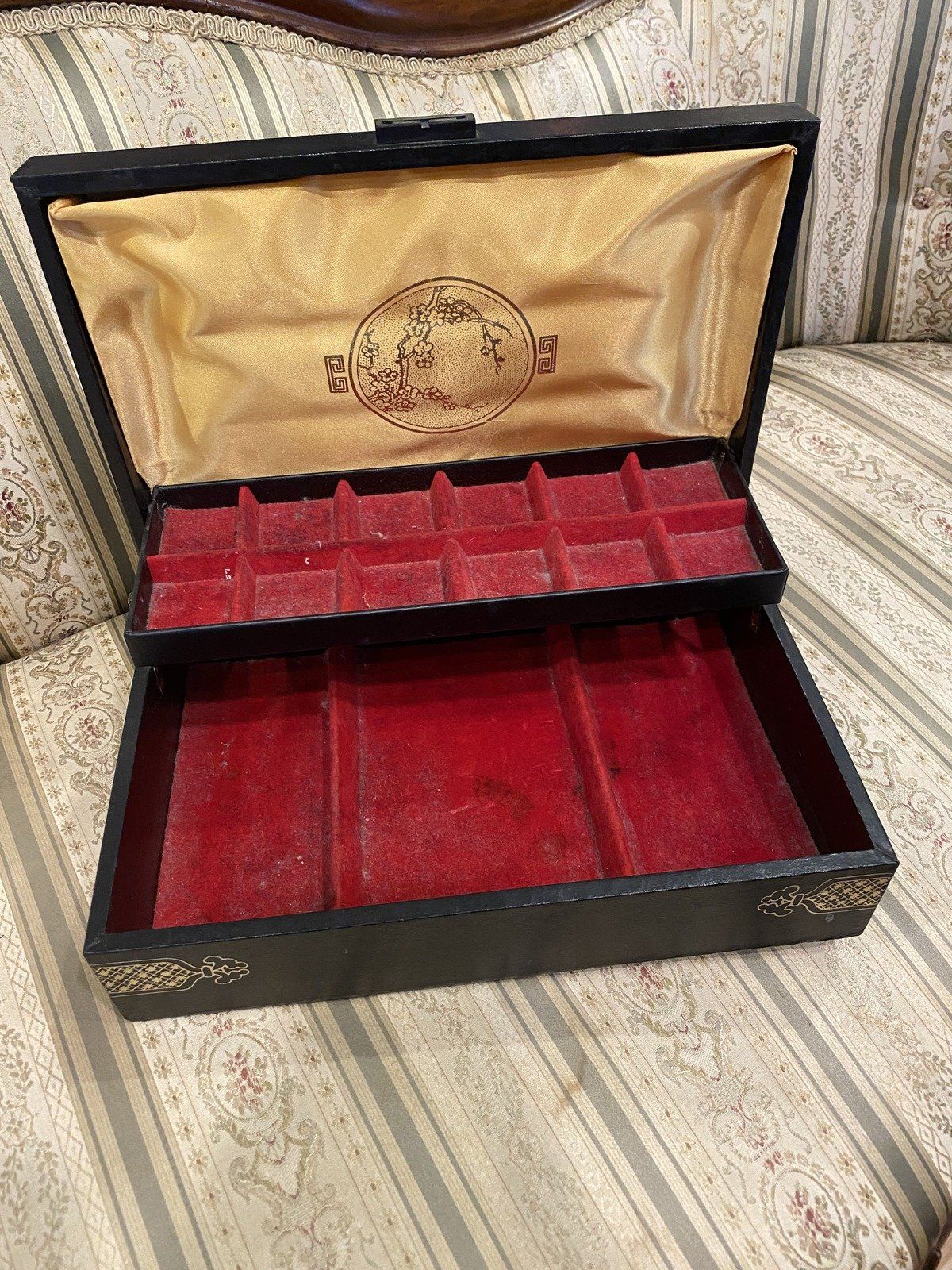 Vintage Black Leather + Gilt Motif Jewelry Box #2240 2