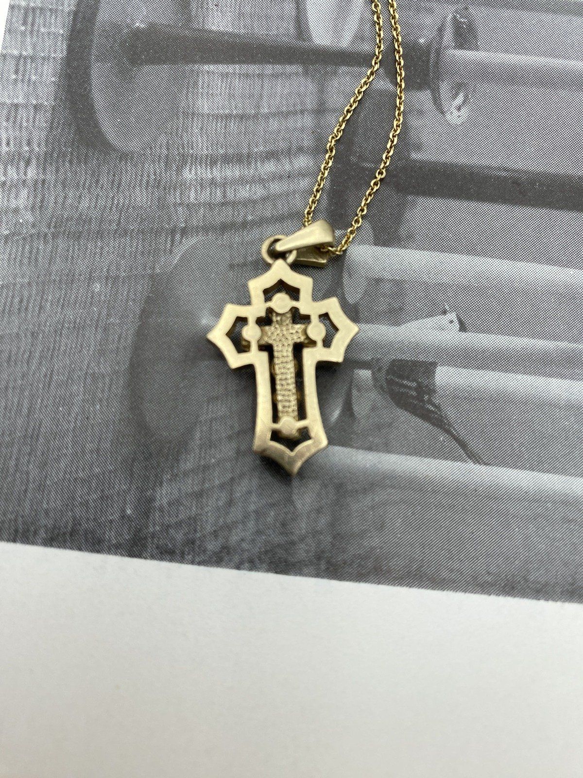 Vintage c.1960s Antique Inspired 14k Gold + Black Enamel 1.25L Mini Diamond Buttercup Cross Necklace 18#3421 2