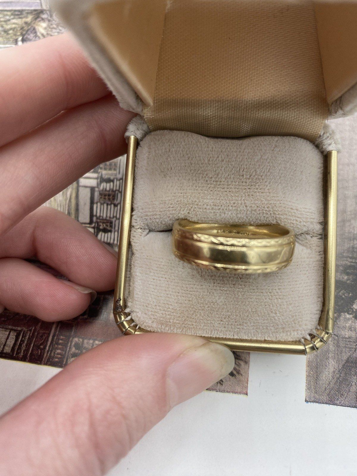 Men's Handsome Weighty 14k Gold Wedding Band Ring w Carved Motif 4