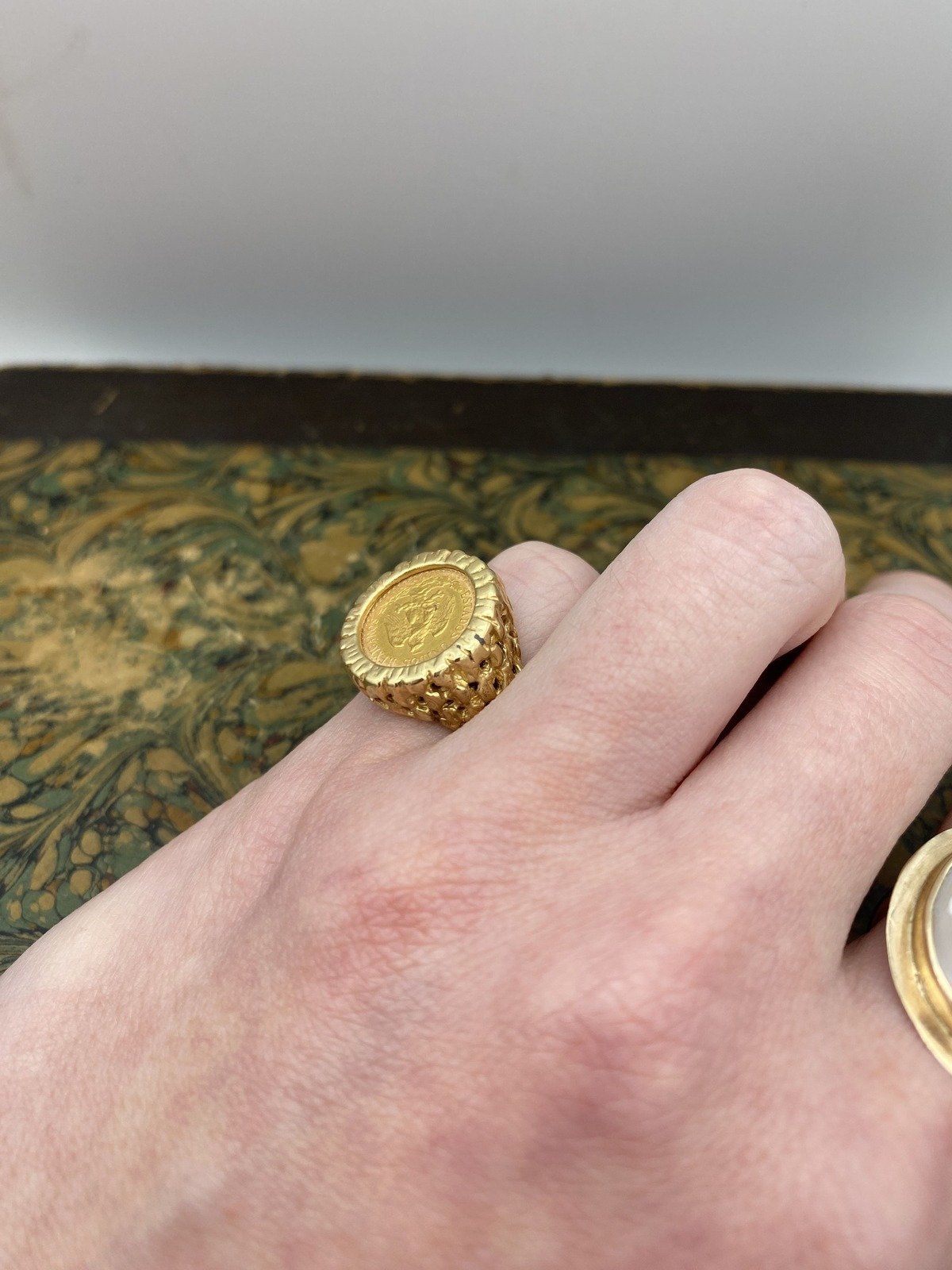 Vintage c.1945 21.6k Gold Dos Peso + 14k Nugget Bezel Ring. Sz 4 5