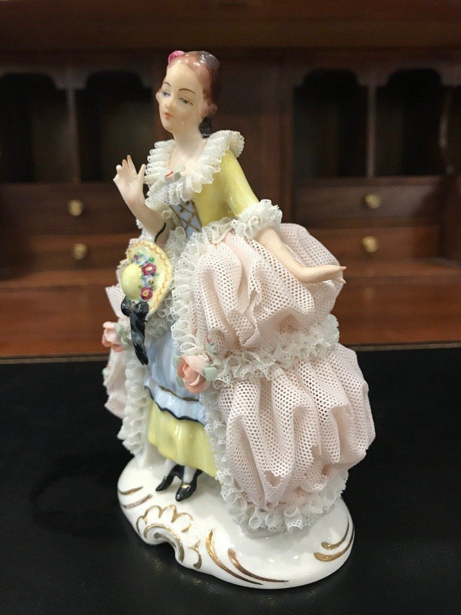 Stunning Dresden Lady Holding Hat Figurine 2