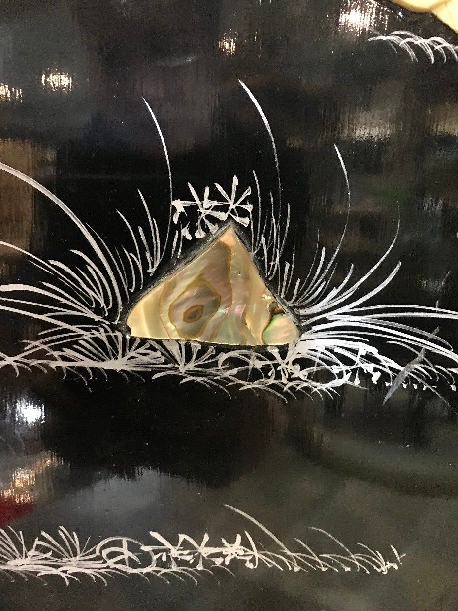 Large Blk Lacquer + Mother of Pearl Japanese Lady in Garden Wall Hanger 4