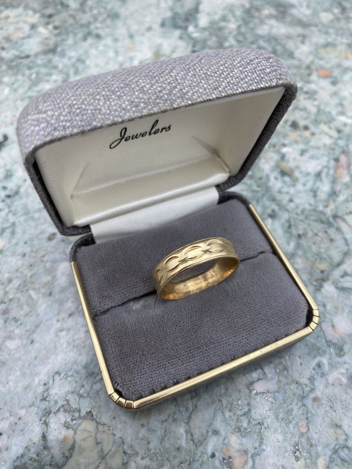 Men's Oval Link Carved 6mm 14k Gold Ring Band w Textured Edge Detail 4