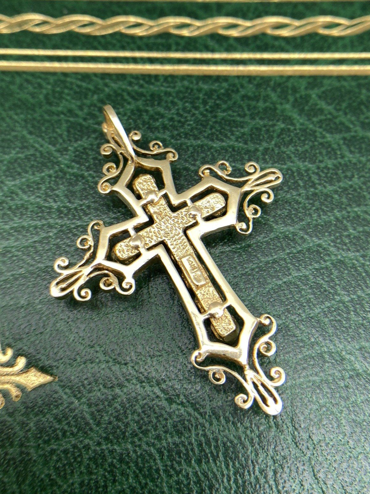 Vintage 14k Gold Black Enamel Detailed 1.1ctw Diamond 2 Ornate Cross Pendant #2669 7