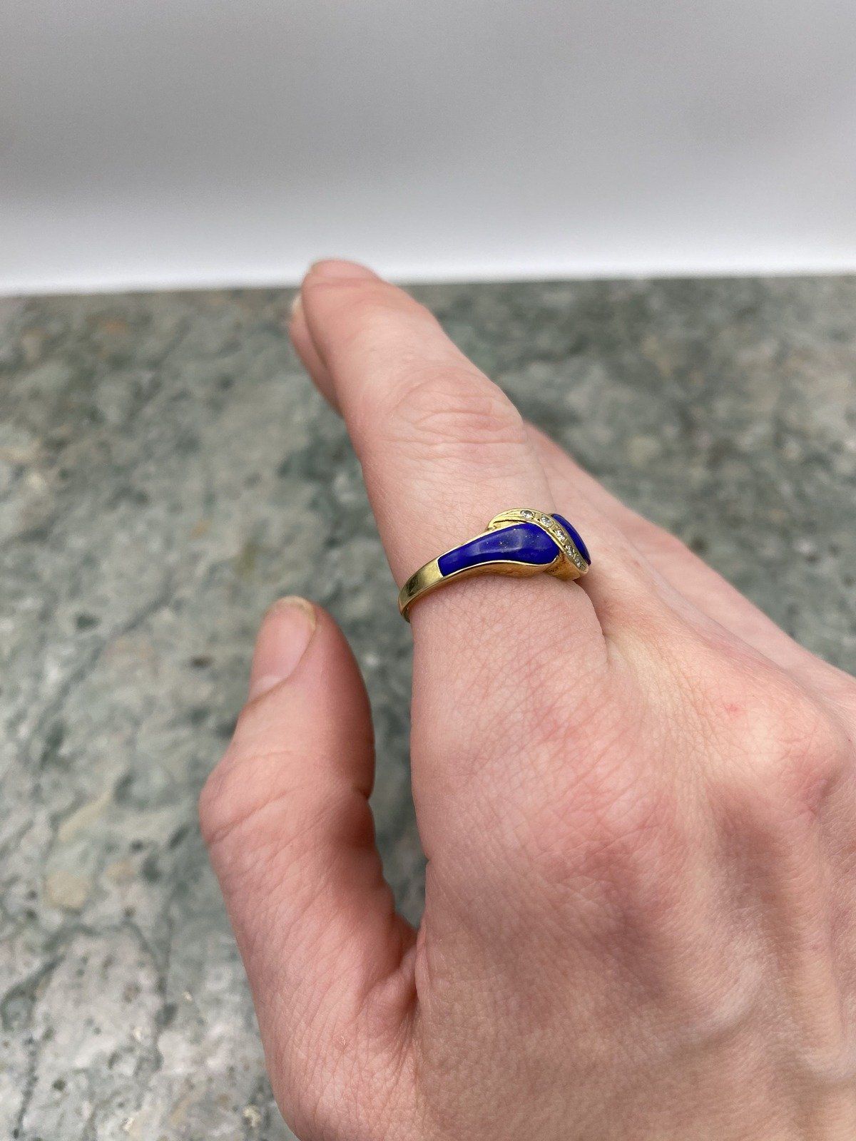 CUTE Vintage 14k Gold Blue Enamel Diamond Center Knot Ring Band 3