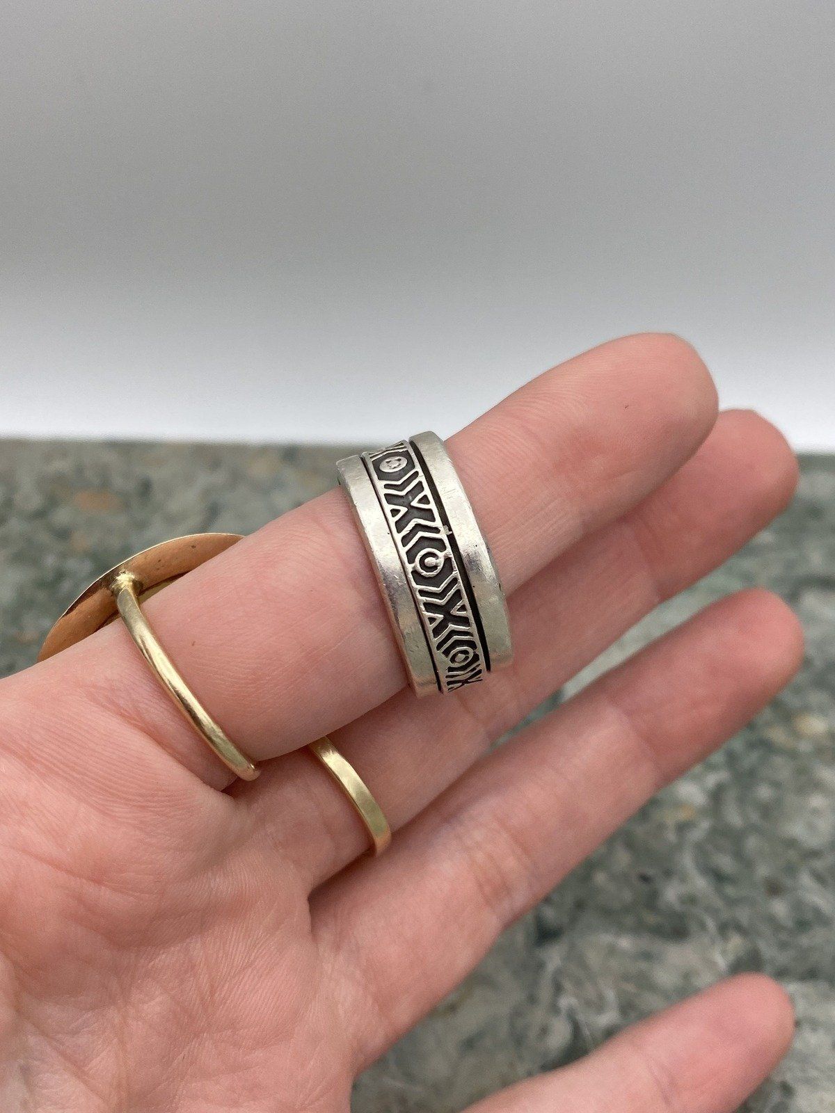 Sterling Silver Men's Spinner Ring Band w Carved Spinner Inset 7