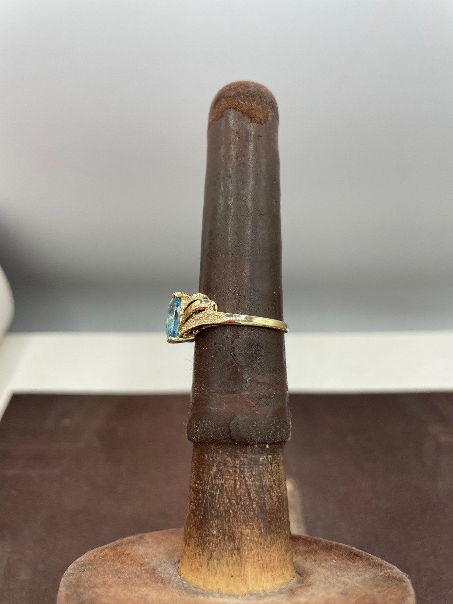 14k Gold Marquise Blue Topaz Ring w Brushed Gold Wave Shoulder Detailing 3