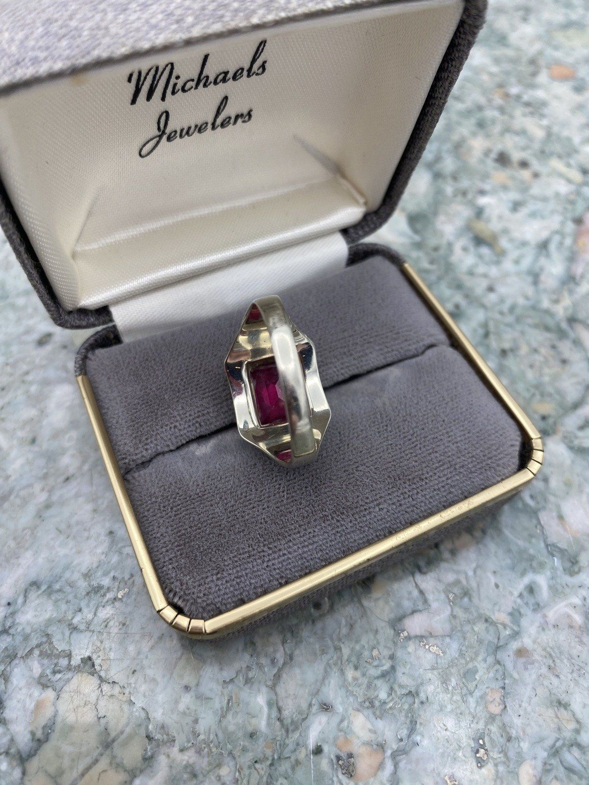Vintage 14k White Gold Art Deco Wreath + Wheat Ruby Glass Men's Bezel Set Ring 8