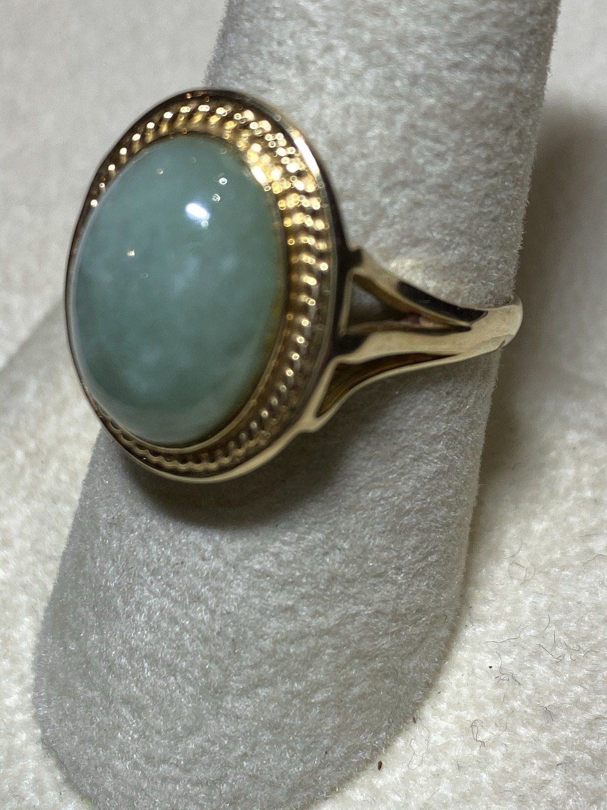 14k Gold Ring with Jade Gem Size 8 3